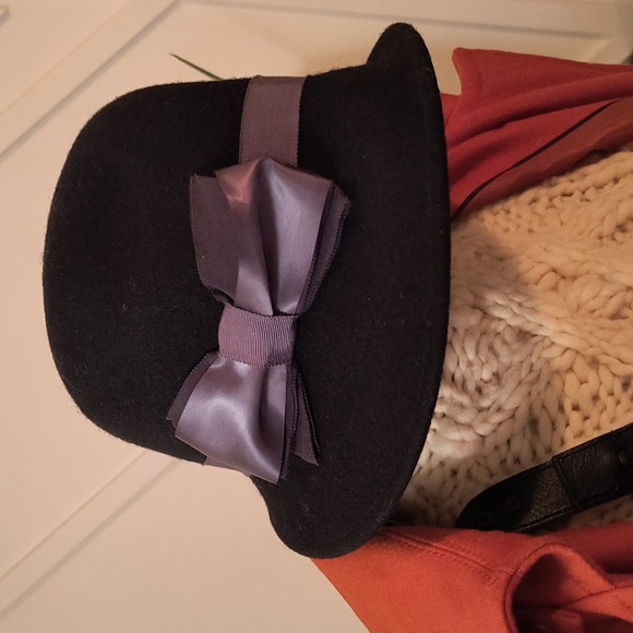 Chic Black Wool Fedora with Purple Bow - Picture 5 of 6